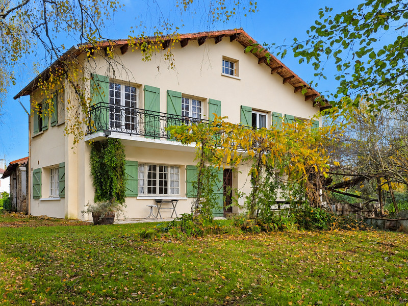 French property for sale in Alloue, Charente - €234,330 - photo 0