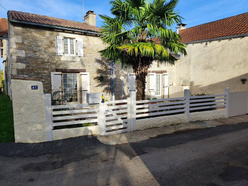 French property for sale in Chaunay, Vienne - &#8364;94,444 - photo 2