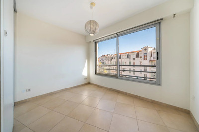 French property for sale in Nice, Alpes-Maritimes - €620,000 - photo 8