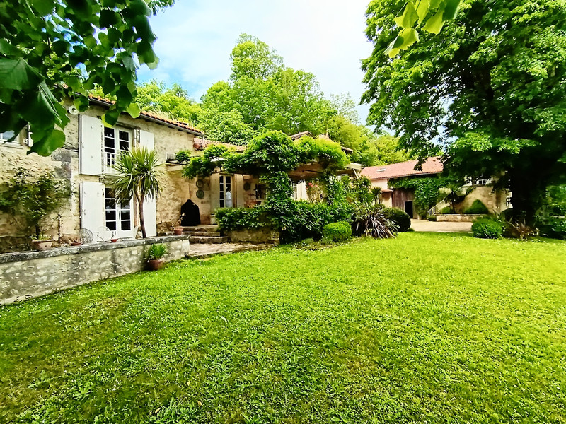 French property for sale in Cherval, Dordogne - €670,250 - photo 2