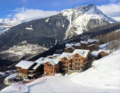 Piste-side Penthouse Chalet, Spectacular Views, Sainte Foy, 3 Large Ensuite Bedrooms,  Parking 