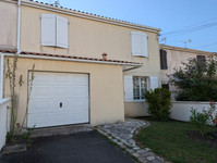 Maison à vendre à Gond-Pontouvre, Charente - 175.000 € - photo 1