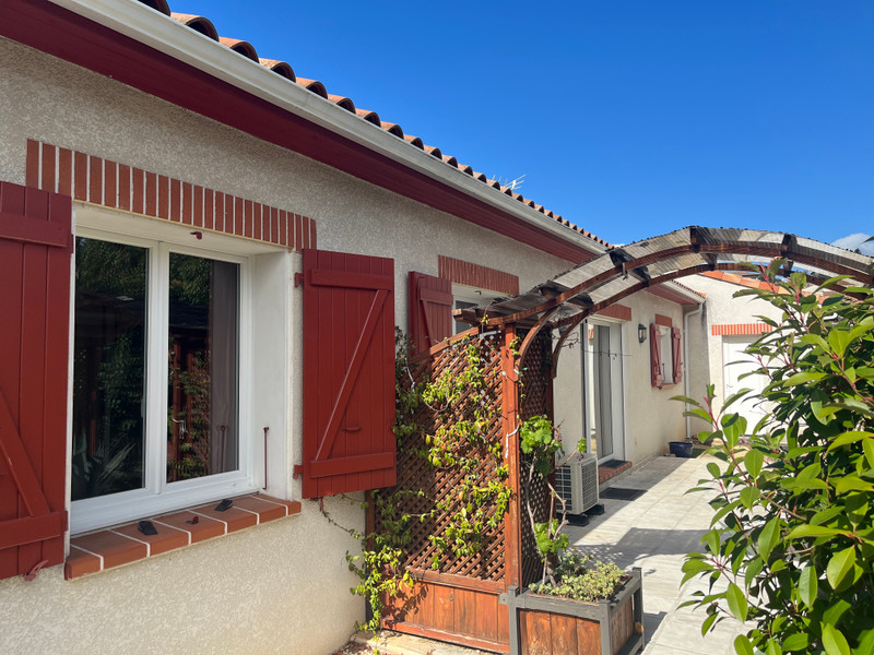 French property for sale in Castres, Tarn - €310,000 - photo 0
