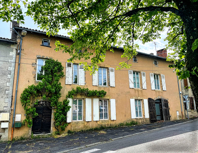 French property for sale in Confolens, Charente - €212,000 - photo 1