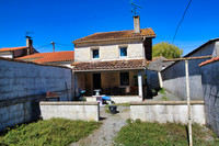 Maison à vendre à Mons, Charente-Maritime - 88 000 € - photo 1