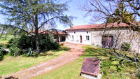 Maison à vendre à Yviers, Charente - 145.000 € - photo 1