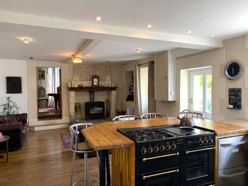 French property for sale in Salles-Lavalette, Charente - &#8364;422,000 - photo 3