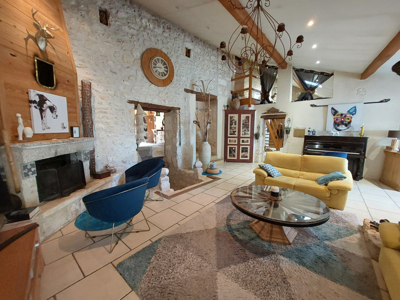 French property for sale in Angoulême, Charente - €450,000 - photo 3