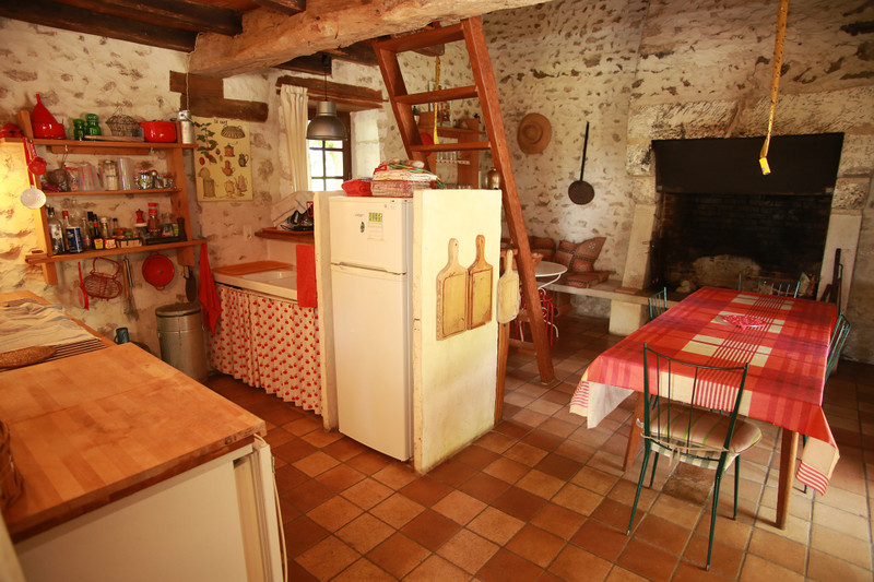 French property for sale in Combiers, Charente - €355,000 - photo 3