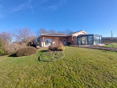 Maison à vendre à Montbron, Charente, Poitou-Charentes, avec Leggett Immobilier