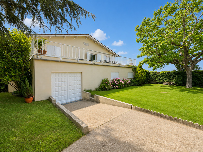 French property for sale in Saint-Émilion, Gironde - €380,000 - photo 1