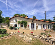 Propriété à vendre à Chizé, Deux-Sèvres - 224 700 € - photo n°1