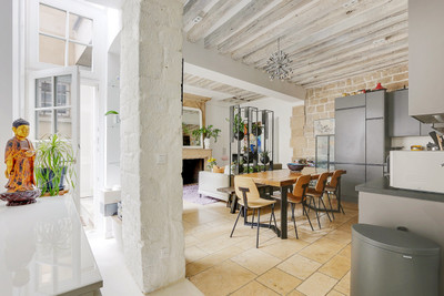 PARIS IV - Notre Dame District  | Characterful 1-2 bed flat with fireplace, exposed beams and a terrace. 