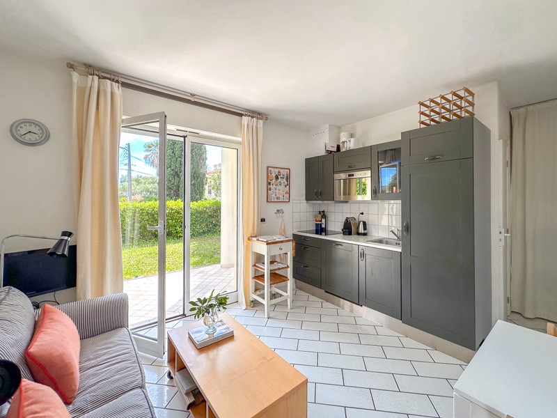 French property for sale in Antibes, Alpes-Maritimes - €225,000 - photo 3