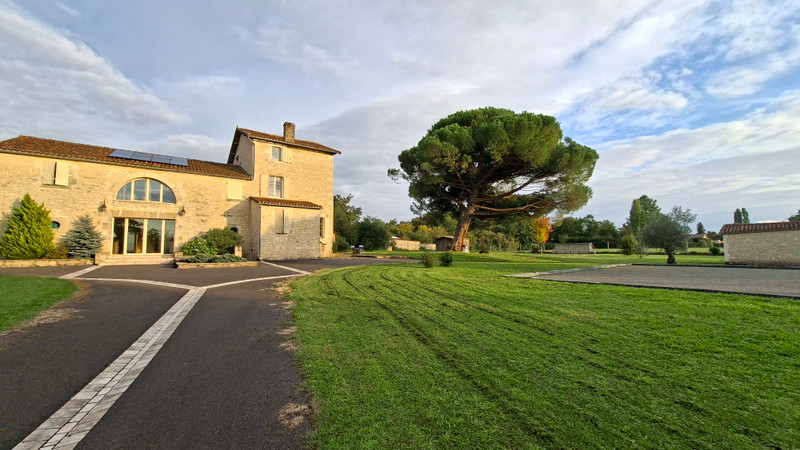 French property for sale in Mansle, Charente - €567,000 - photo 1