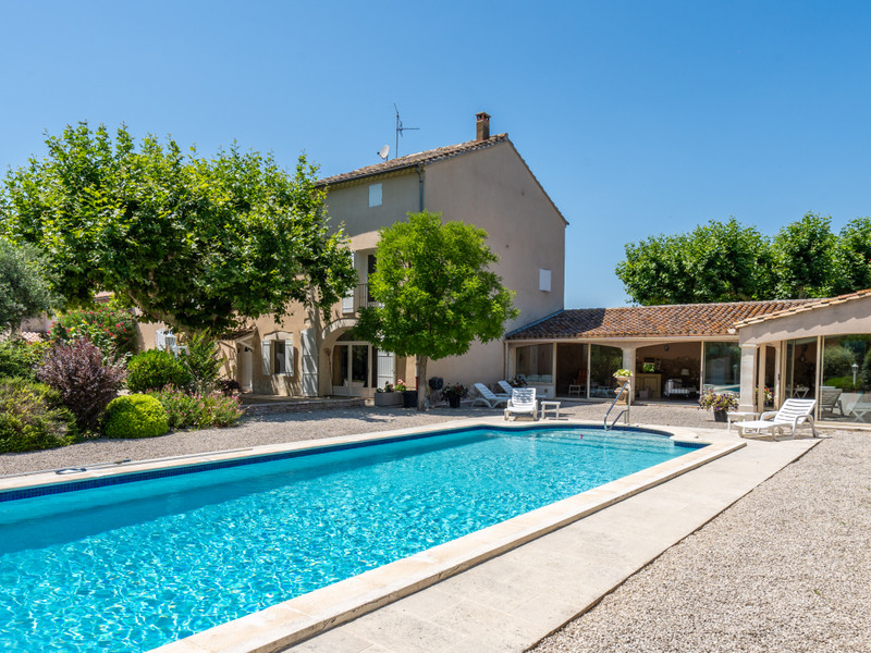 French property for sale in Saint-Saturnin-lès-Avignon, Vaucluse - €1,150,000 - photo 3