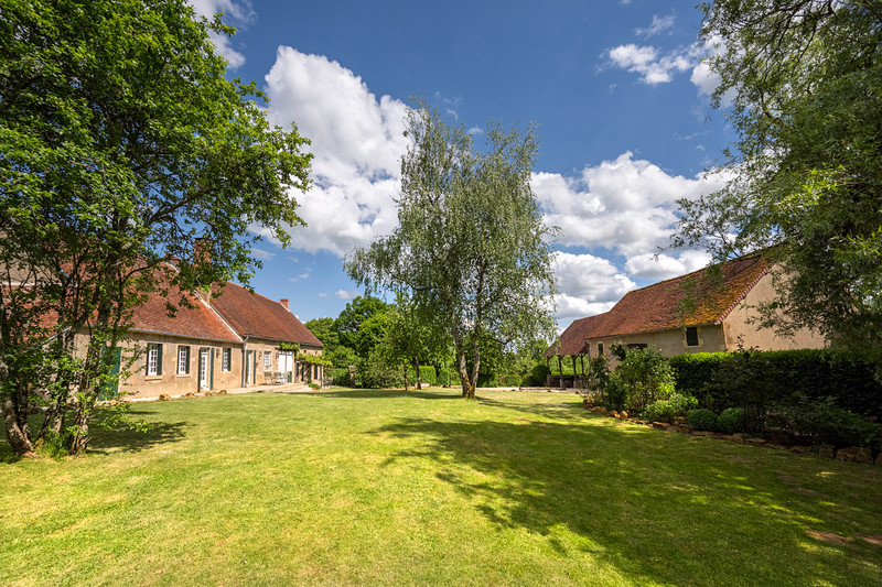 Commerce à vendre à Colméry, Nièvre - 895.000 € - photo 1