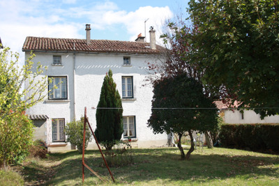 Maison à vendre à Asnières-sur-Blour, Vienne, Poitou-Charentes, avec Leggett Immobilier