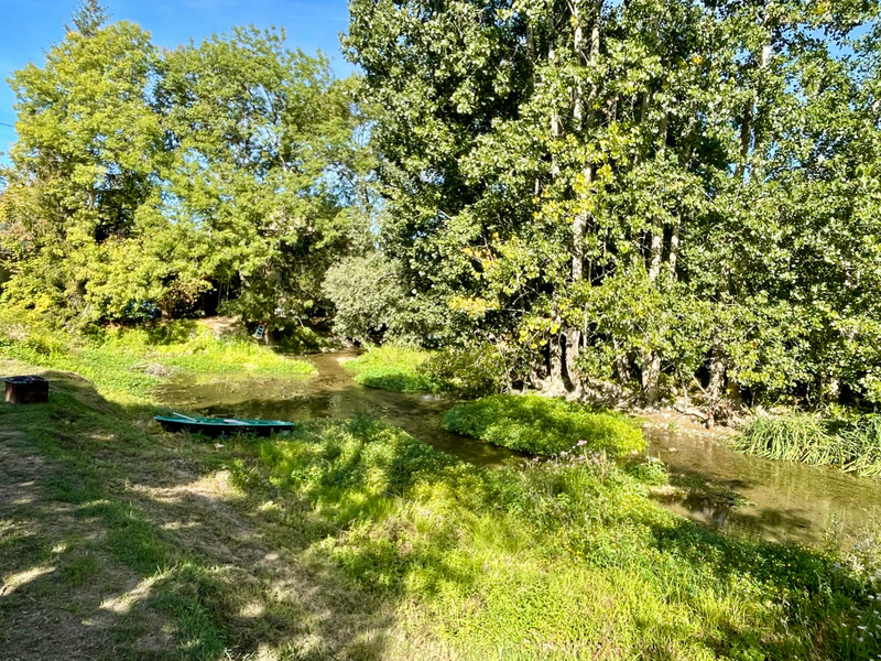 French property for sale in La Chapelle, Charente - €138,000 - photo 2