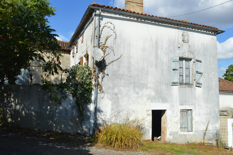 French property for sale in Aunac-sur-Charente, Charente - €36,600 - photo 13