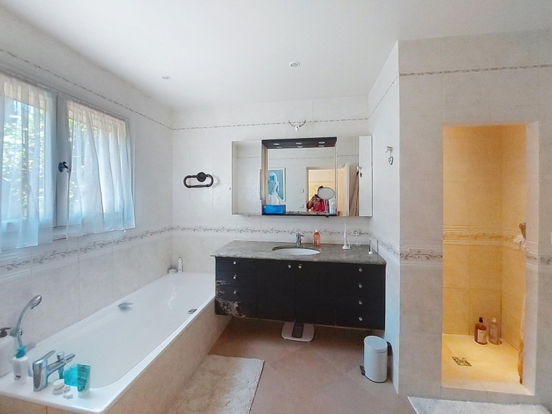 French property for sale in Trans-en-Provence, Var - €860,000 - photo 9