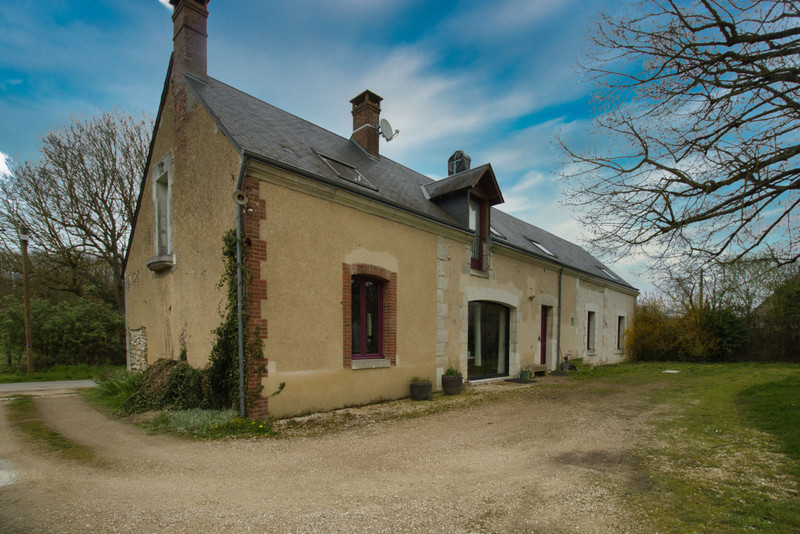 French property for sale in Montoire-sur-le-Loir, Loir-et-Cher - €325,000 - photo 2