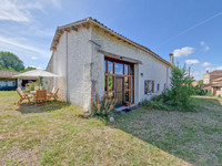 Maison à vendre à Fontenille, Charente - 240.000 € - photo 1