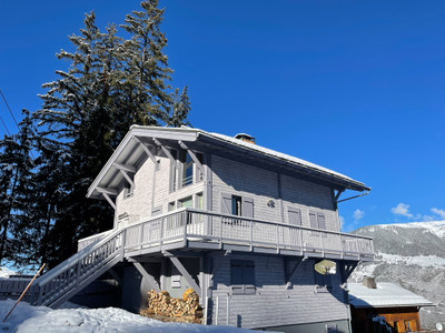 Detached 10 bedroom chalet with hot tub in La Tania, Courchevel. It can be used as 2 separate units 