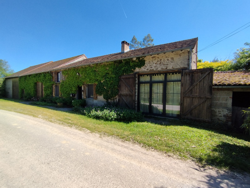 Maison à vendre à Magnac-Laval, Haute-Vienne - 397.500 € - photo 1
