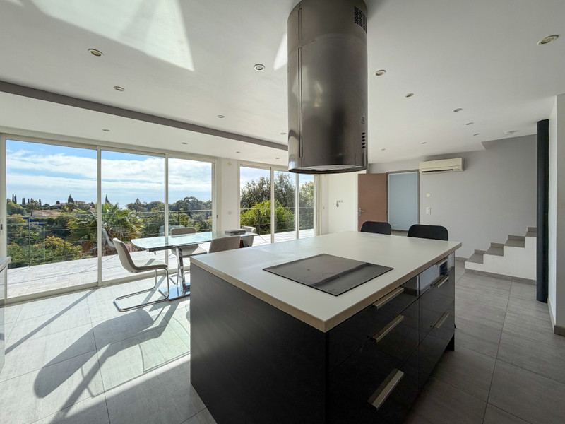 French property for sale in Mandelieu-la-Napoule, Alpes-Maritimes - €748,000 - photo 4