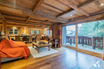 Luxury 3 bedroom chalet FOR SALE in Megeve , with an indoor pool in a private location close to the town. 