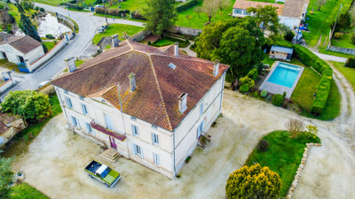 Elegant 19th century Maison de maître & its outbuildings. Swimming pool, garden, land- Between Jonzac and Pons