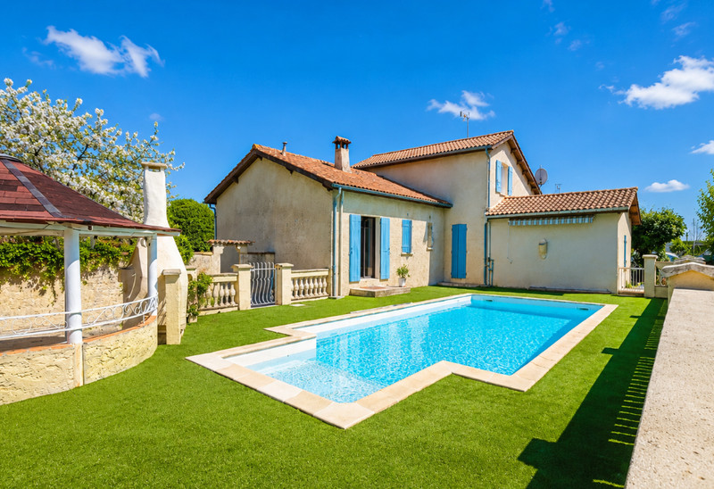 French property for sale in Roullet-Saint-Estèphe, Charente - €275,600 - photo 0