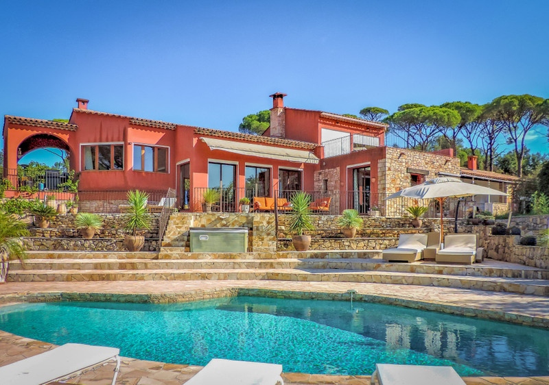 House for sale in Vidauban Var Beautiful villa with exceptional views stunning design with