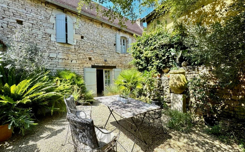 French property for sale in Thédirac, Lot - €472,500 - photo 2