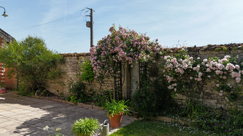 French property for sale in Bresdon, Charente-Maritime - €385,000 - photo 9