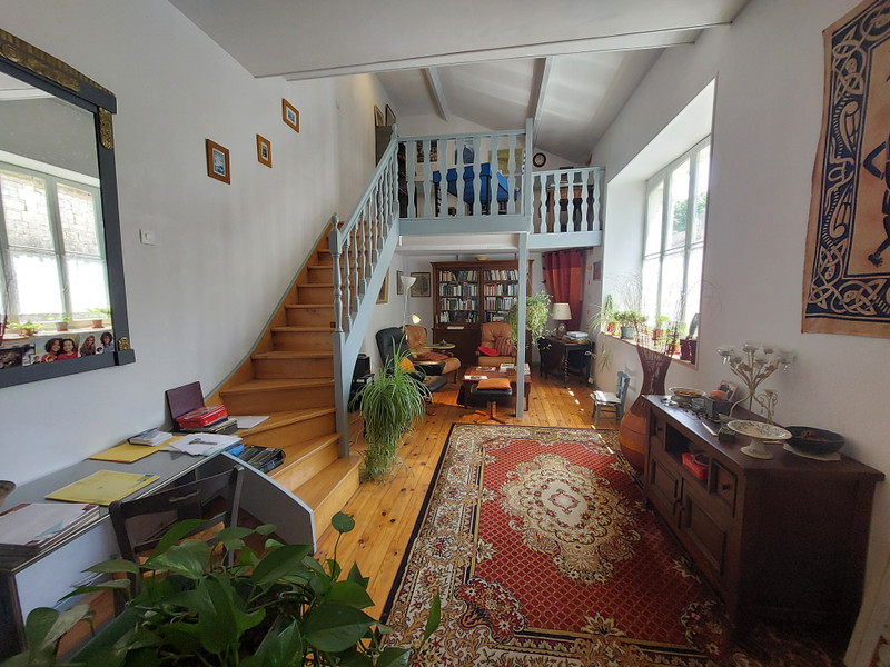 French property for sale in Vouzan, Charente - €336,000 - photo 5