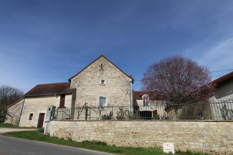 House for sale in Oyré Vienne 4 bed smallholding with over 2 acres