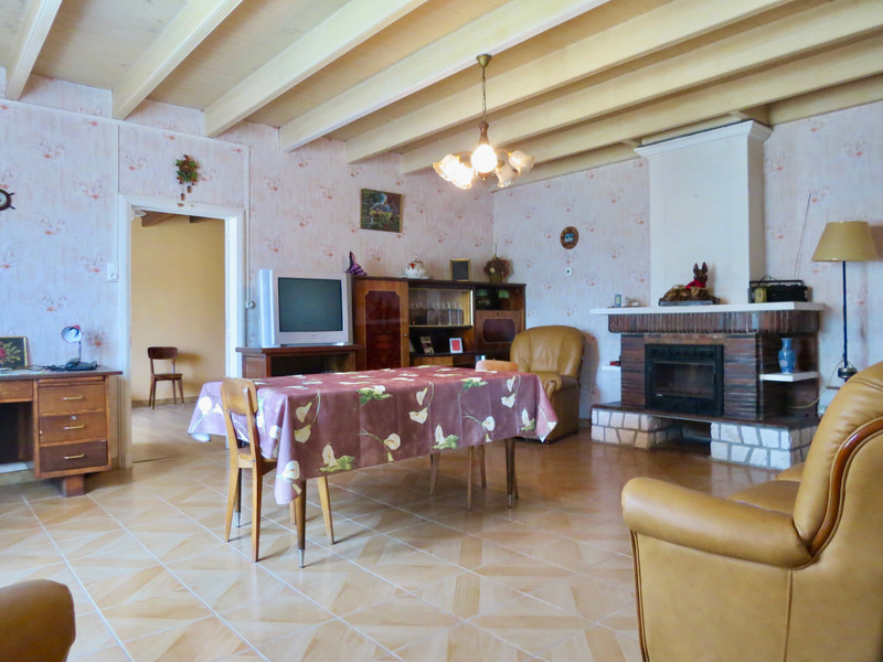 French property for sale in Tonnay-Boutonne, Charente-Maritime - €294,000 - photo 2