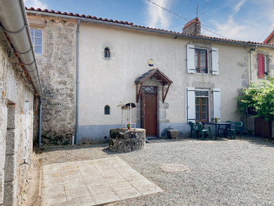 Maison à vendre à Neuvy-Bouin, Deux-Sèvres, Poitou-Charentes, avec Leggett Immobilier