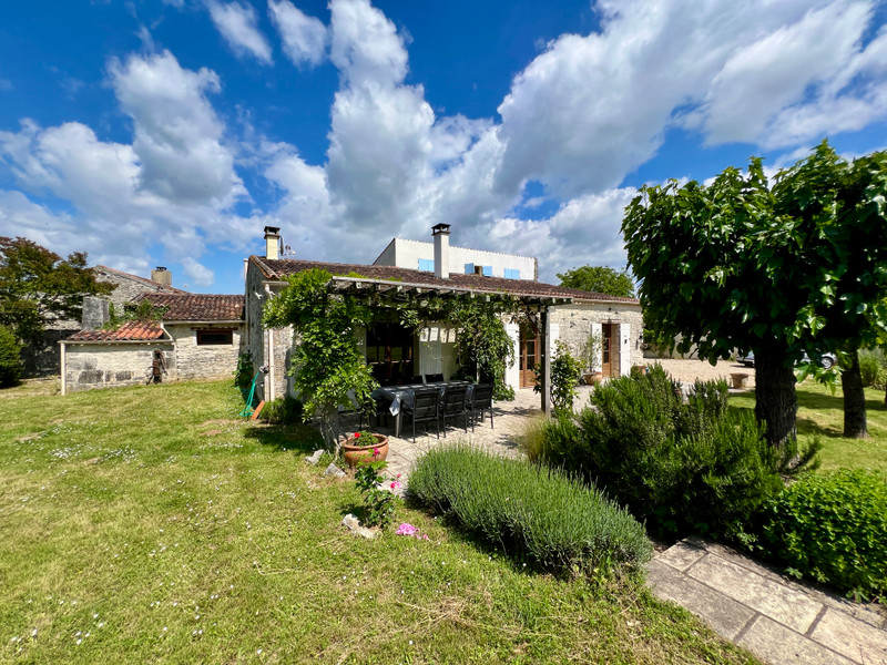 Maison à vendre à Geay, Charente-Maritime - 445.200 € - photo 1