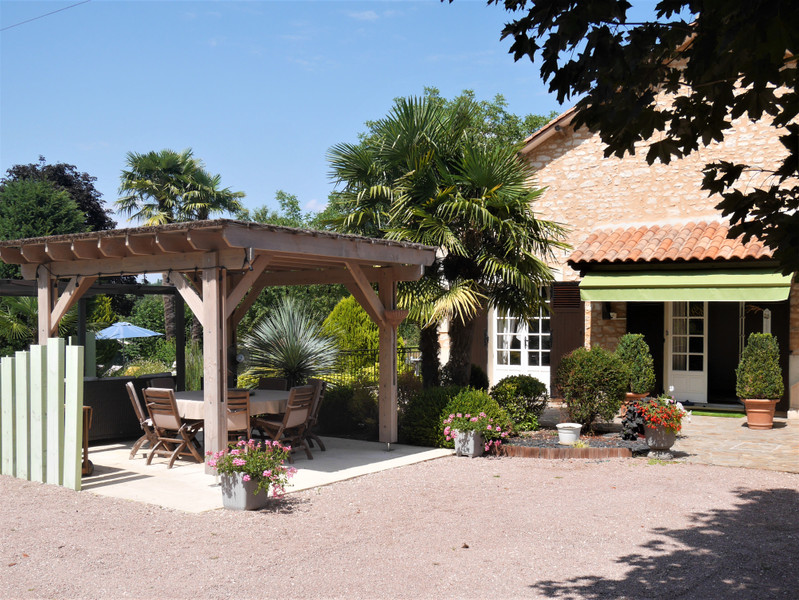 French property for sale in Javerlhac-et-la-Chapelle-Saint-Robert, Dordogne - €404,255 - photo 3