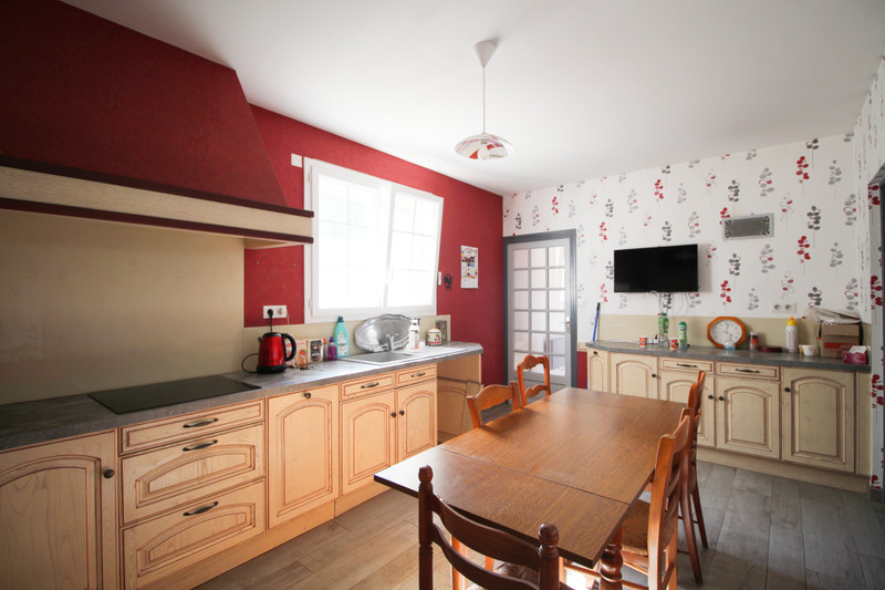French property for sale in Chives, Charente-Maritime - €245,000 - photo 4