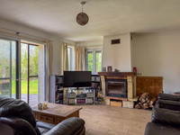 Maison à vendre à Beugnon-Thireuil, Deux-Sèvres - 135.000 € - photo 4