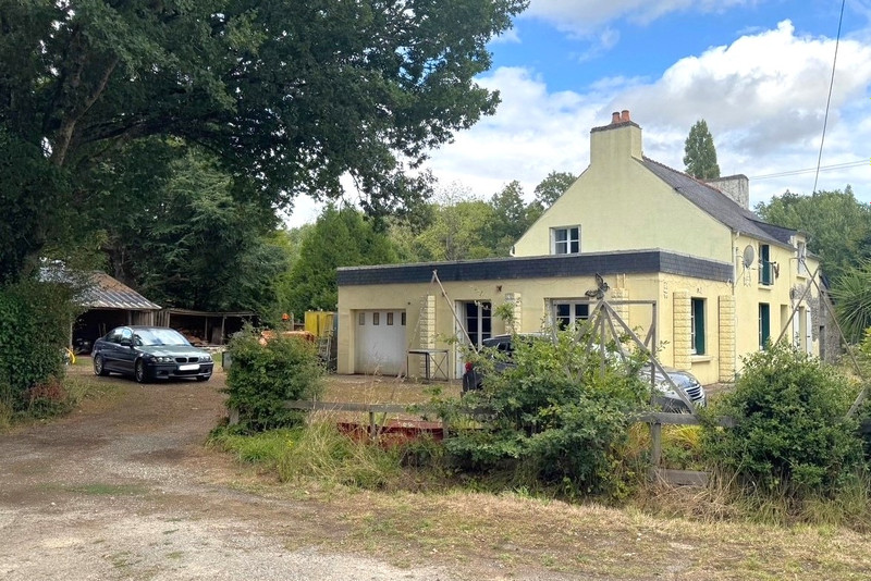 French property for sale in Peillac, Morbihan - €172,800 - photo 0