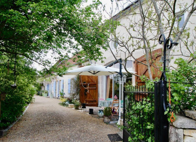 French property for sale in Varzy, Nièvre - €305,000 - photo 1