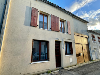 Maison à vendre à Aigre, Charente, Poitou-Charentes, avec Leggett Immobilier