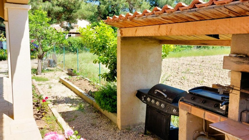 French property for sale in Vedène, Vaucluse - €438,000 - photo 8