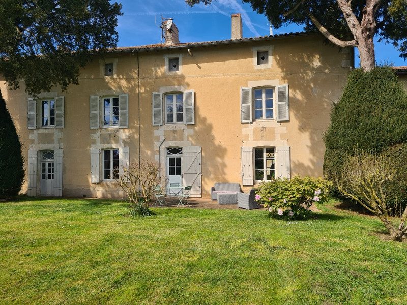 Propriété à vendre à Neuville-de-Poitou, Vienne - 499 500 €