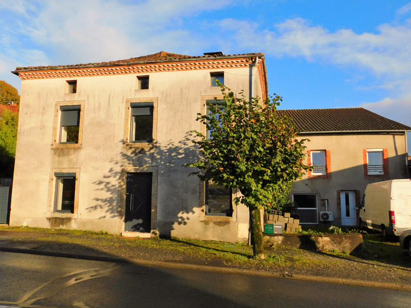 Immeuble à vendre à Châlus, Haute-Vienne - 194.400 € - photo 1